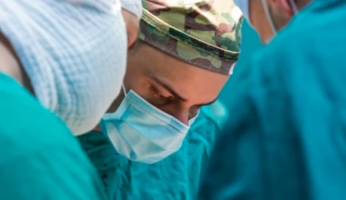 Ziekenhuis handelde onzorgvuldig bij onderzoek naar militair chirurg – rechtbank wijst schadevergoeding toe